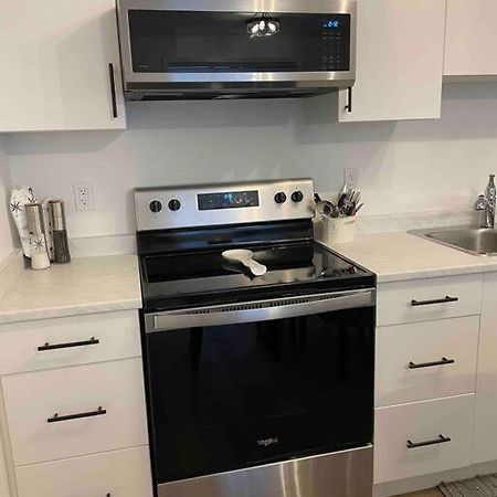 Adorable 1 Bedroom Suite- A Skip To Galloping Goose 빅토리아 외부 사진