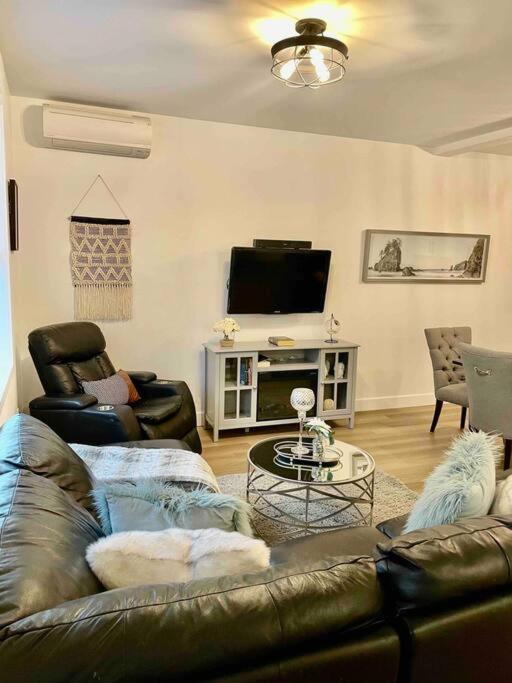 Adorable 1 Bedroom Suite- A Skip To Galloping Goose 빅토리아 외부 사진