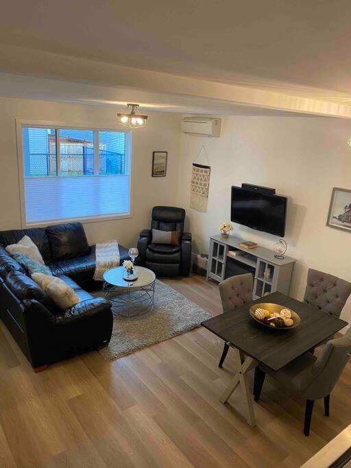 Adorable 1 Bedroom Suite- A Skip To Galloping Goose 빅토리아 외부 사진