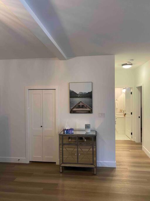 Adorable 1 Bedroom Suite- A Skip To Galloping Goose 빅토리아 외부 사진