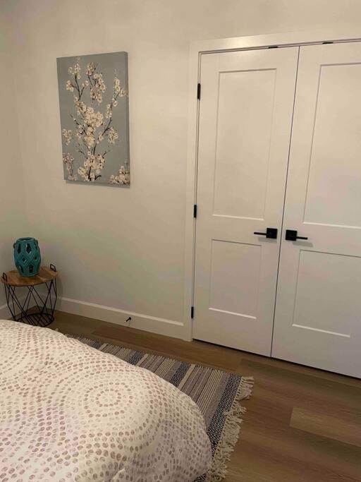 Adorable 1 Bedroom Suite- A Skip To Galloping Goose 빅토리아 외부 사진