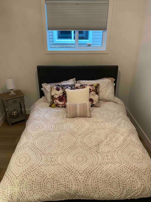 Adorable 1 Bedroom Suite- A Skip To Galloping Goose 빅토리아 외부 사진